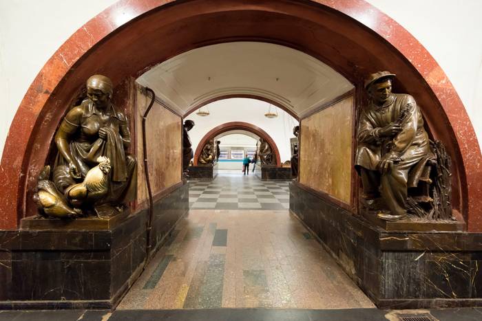 Станция метро площадь революции